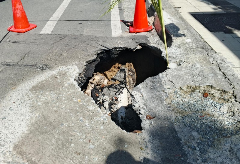 Komisi III Desak DPU Segera Lakukan Penanganan Jalan Berlubang di Depan Gedung DPRD
