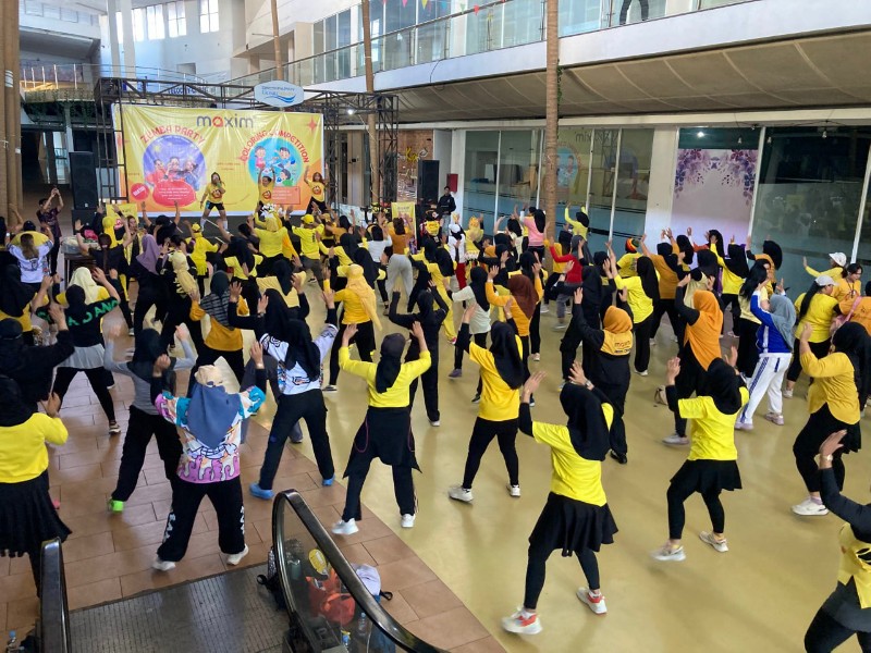 Maxim Ajak Warga Balikpapan dan Samarinda Zumba Bareng, Seru-Seruan Sambil Borong Doorprize