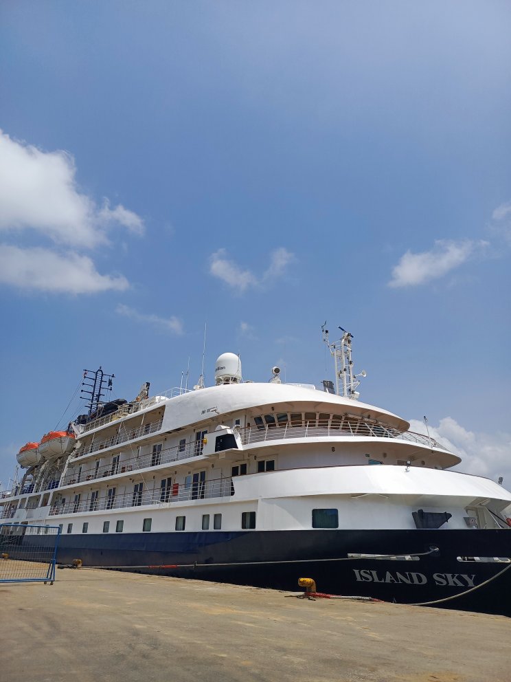 Pelindo Regional 4 Sambut Kapal Pesiar MV Island Sky, Promosi Pariwisata Borneo