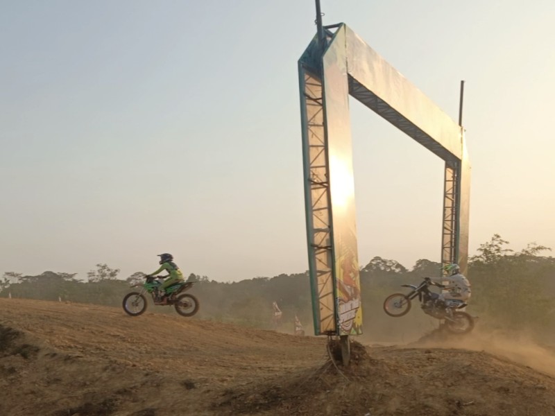 Kejurnas GTX Motocross Meriahkan HUT TNI ke-81 di Sirkuit BMC Balikpapan